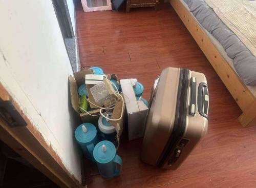 房东收房时发现蓝色瓶子,火速报警