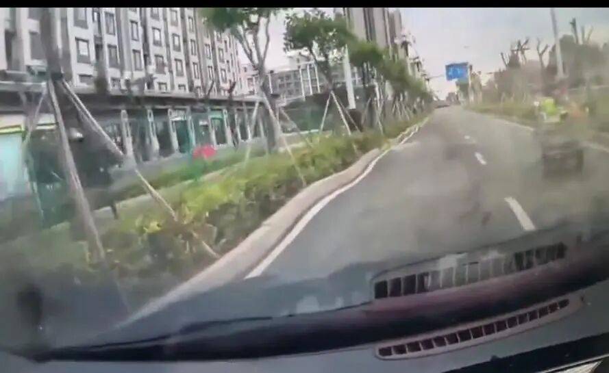 珠海一段“波浪路”频刮底盘，市民称“开车像坐船”，网友发视频盼早维修，官方回应：道路持续不均匀下沉，已启动治理招标工作