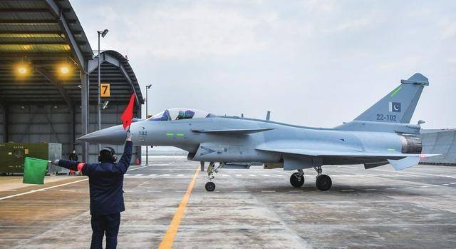 印尼采购歼-10,引发印度的焦虑!印媒:印尼买歼10是灾难,若开战将自食苦果