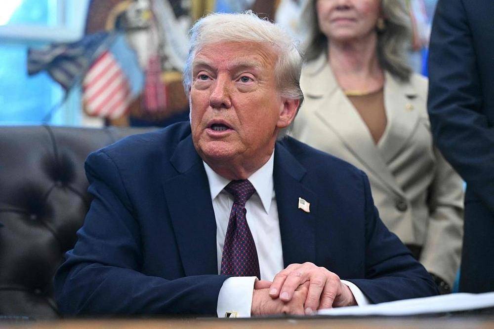 歼-36第二架原型机出现,落后的特朗普急了,准备开历史倒车了