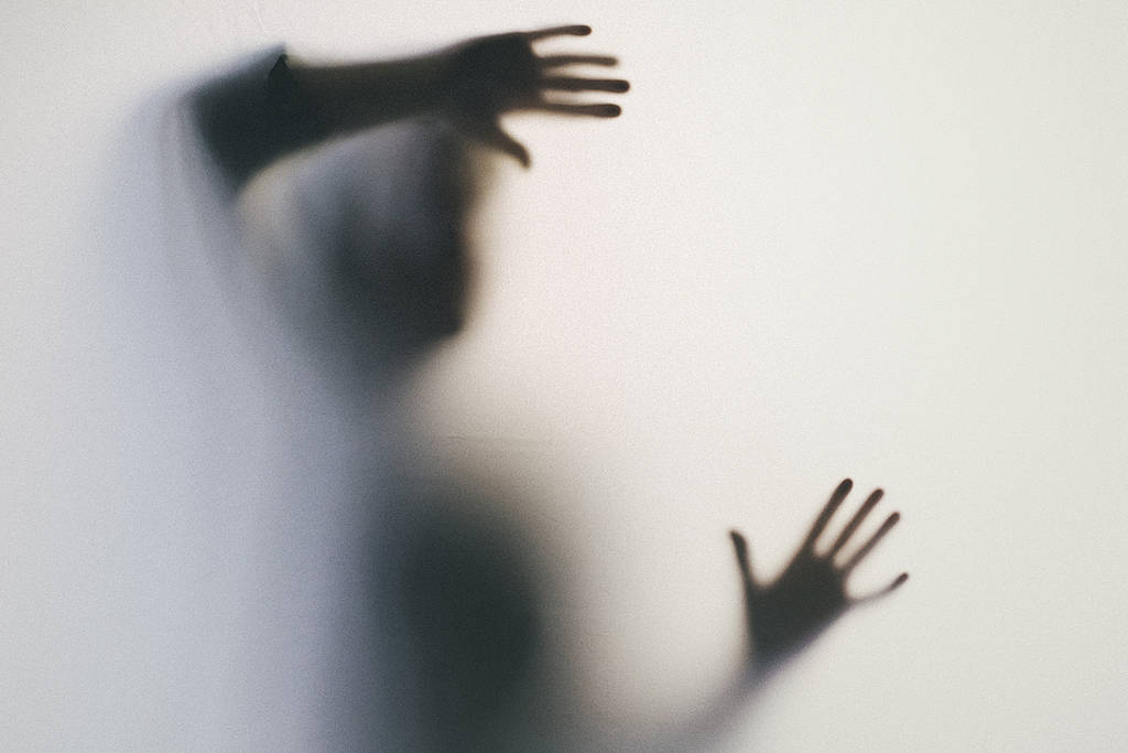 造谣母亲炫耀女儿招杀身之祸，又在苛责受害者