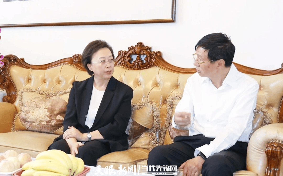 省委常委、贵阳市委书记、贵安新区党工委书记郑莉看望慰问老同志