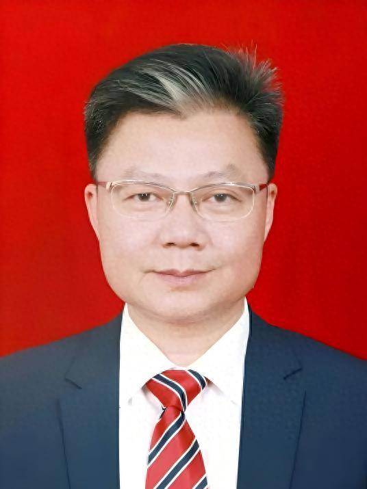 主动向组织交代问题，江西省九江市政府二级巡视员王斌被查；曾任庐山市市长等职